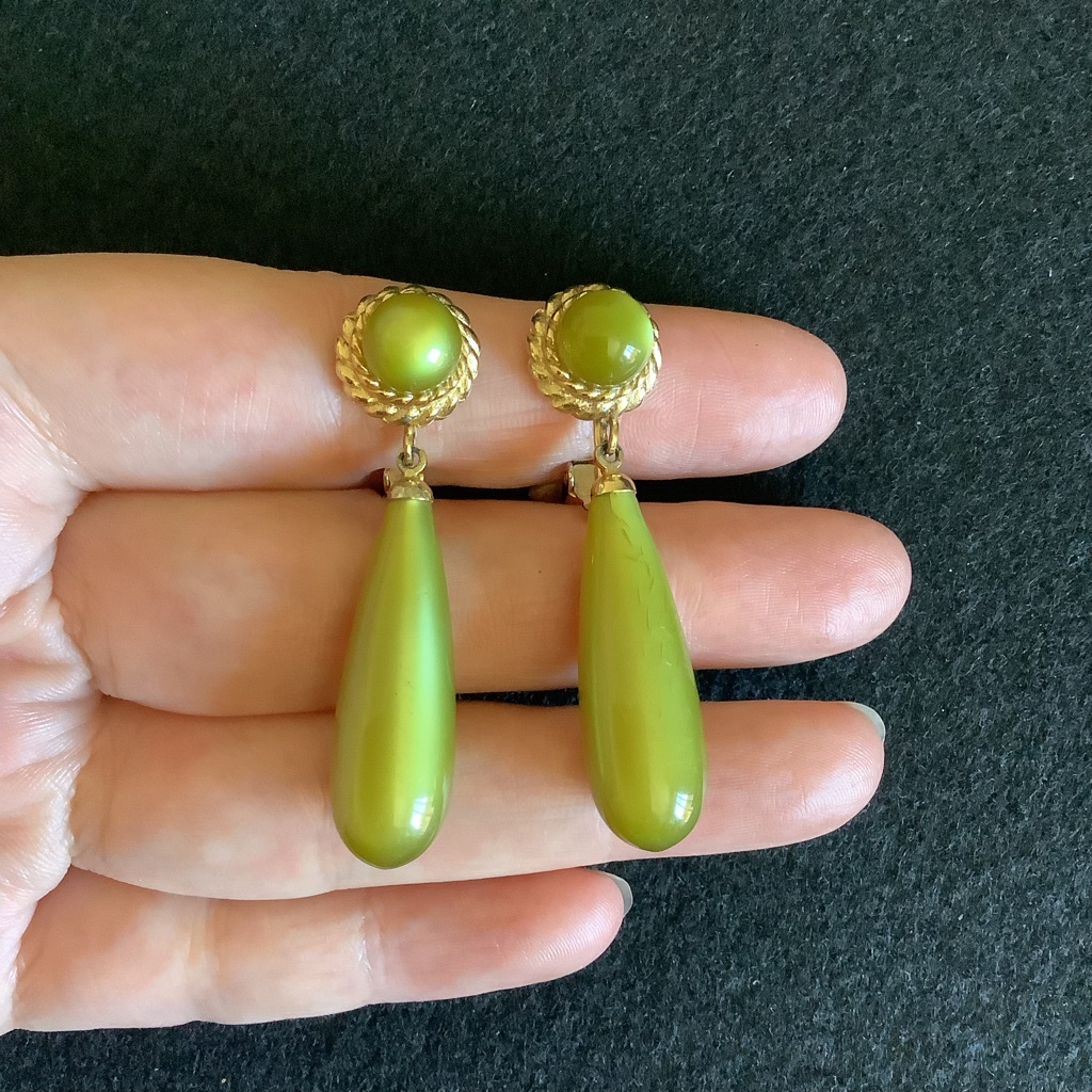 Vintage Sarah Cov Moon Glow Clip On Earrings 25$